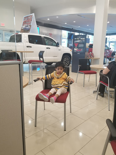 Toyota Dealer «North Hills Toyota», reviews and photos, 7401 McKnight Rd, Pittsburgh, PA 15237, USA