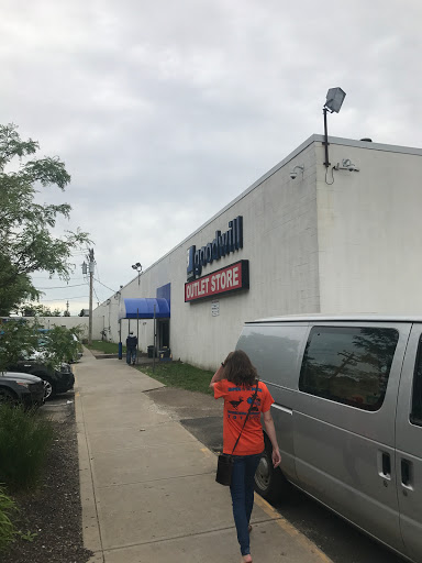 Outlet Store «Goodwill Outlet Store», reviews and photos, 2901 State St, Hamden, CT 06517, USA