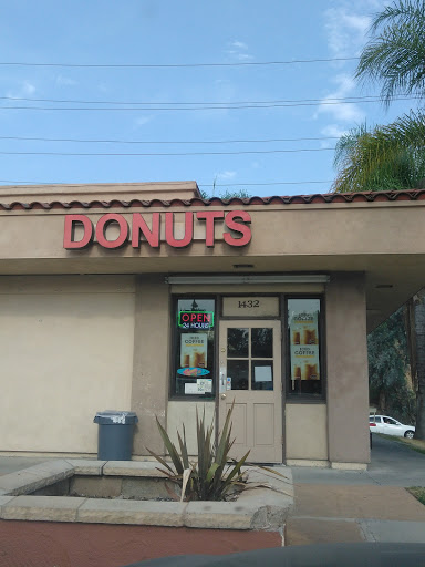Donut Shop «Rainbow Donuts», reviews and photos, 1432 S Azusa Ave, West Covina, CA 91791, USA