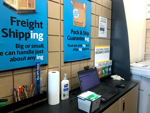 Shipping and Mailing Service «The UPS Store», reviews and photos, 2009 W Broadway Ave #400, Forest Lake, MN 55025, USA