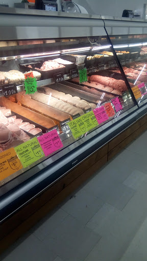 Grocery Store «Fareway Grocery», reviews and photos, 4220 16th Ave SW, Cedar Rapids, IA 52404, USA