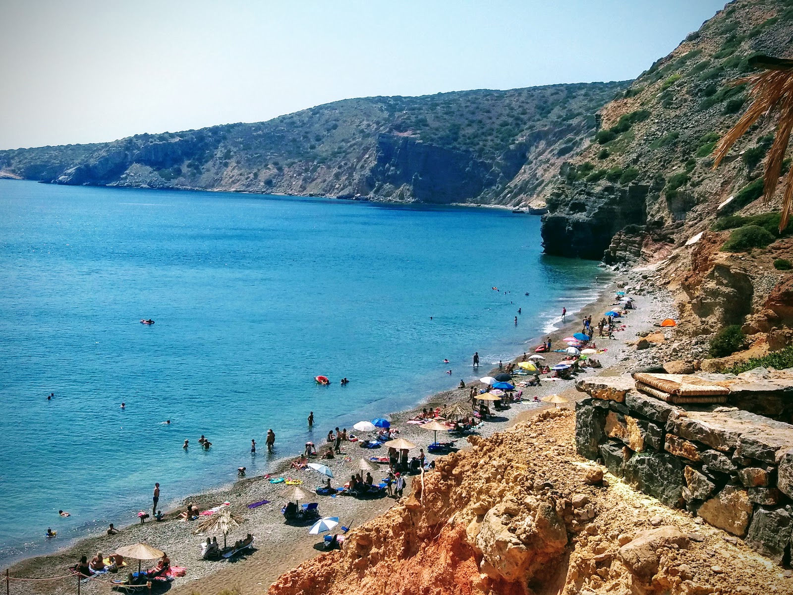 Fotografie cu Apothyka beach - locul popular printre cunoscătorii de relaxare