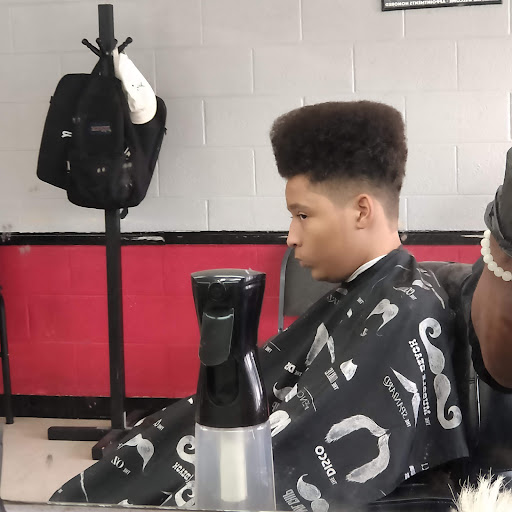 Barber Shop «Heads Up Barber & Beauty», reviews and photos, 2801 Pinecroft Rd # A, Greensboro, NC 27407, USA
