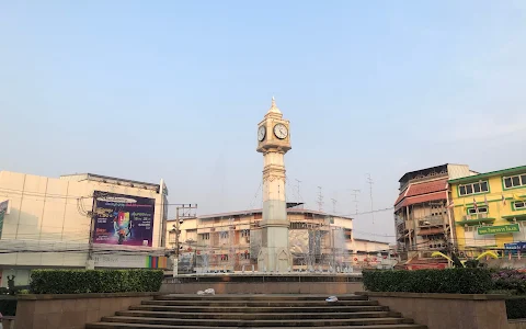 Phitsanulok Clock Tower roundabout image