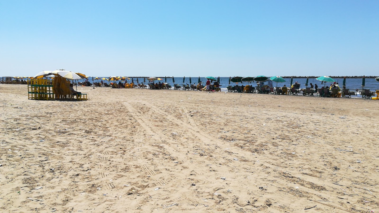 Φωτογραφία του Ras El-Bar Beach παροχές περιοχής