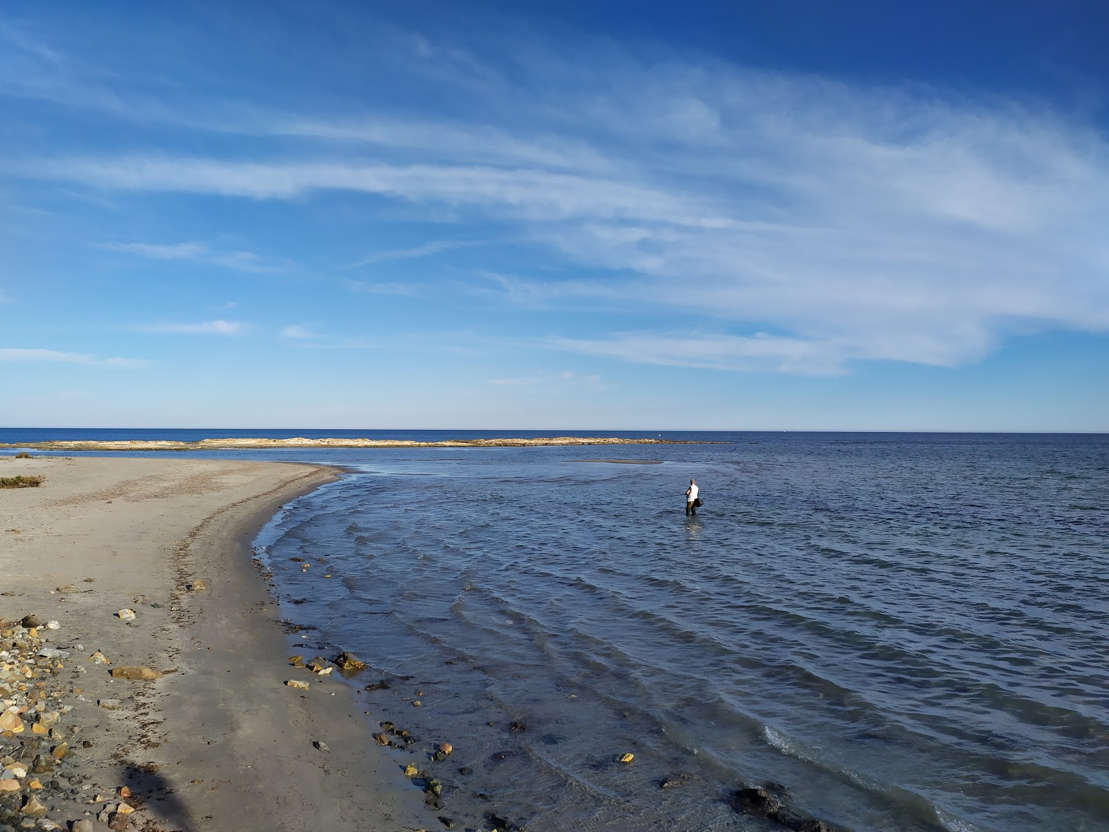 Foto von Veneziola Beach mit grauer sand Oberfläche