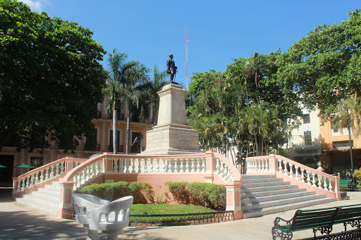 Monumento a Manuel Cepeda Peraza