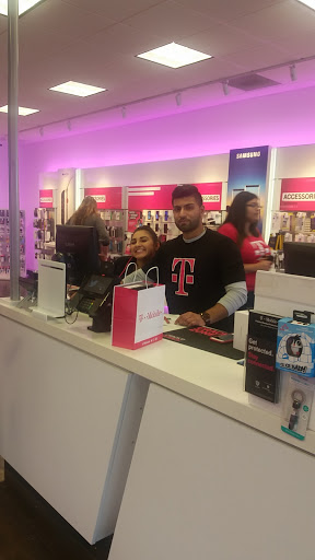 Cell Phone Store «T-Mobile», reviews and photos, 4680 W Broad St, Columbus, OH 43228, USA
