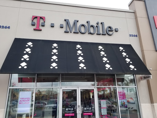 Cell Phone Store «T-Mobile», reviews and photos, 1337 E Vine St, Kissimmee, FL 34744, USA