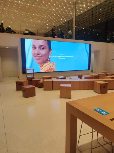 Computer Store «Apple Biltmore», reviews and photos, 2502 E Camelback Rd, Phoenix, AZ 85016, USA