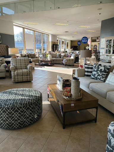 Furniture Store «Raymour & Flanigan Furniture and Mattress Store», reviews and photos, 14 Candlewood Lake Rd, Brookfield, CT 06804, USA