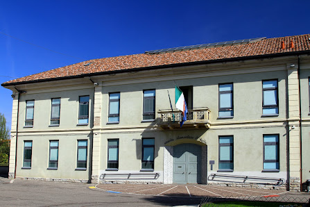Scuola Elementare Alessandro Volta Piazza Santa Maria Nascente, 7, 22070 Fenegrò CO, Italia