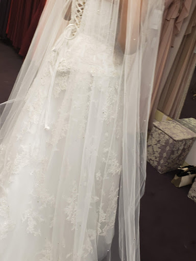 Bridal Shop «Bridal Suite of Bay Shore», reviews and photos, 7 W Main St, Bay Shore, NY 11706, USA