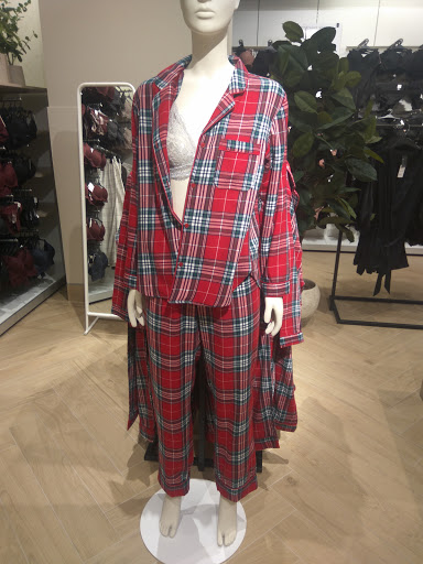 Stores to buy women's plaid pants Minsk