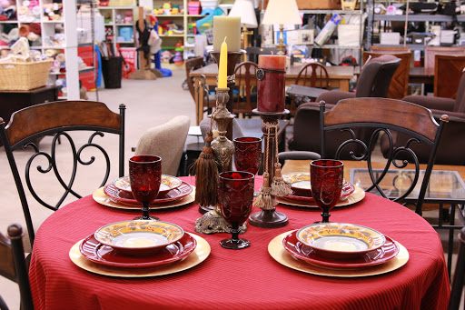 Used Clothing Store «T.E.A.M. Resale Shop», reviews and photos, 300 W Main St, Tomball, TX 77375, USA