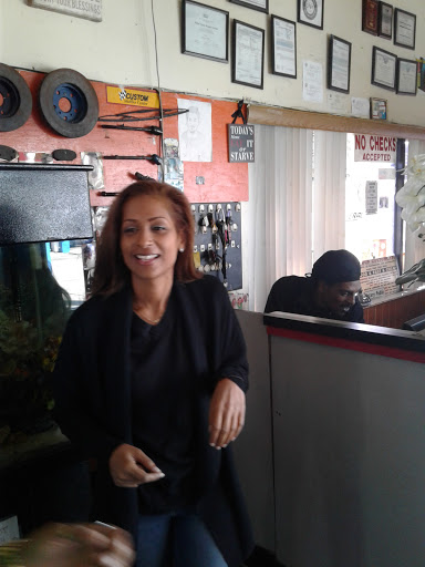 Tire Shop «Smalleys Tire & Auto Repair», reviews and photos, 1001 W Sunrise Blvd, Fort Lauderdale, FL 33311, USA