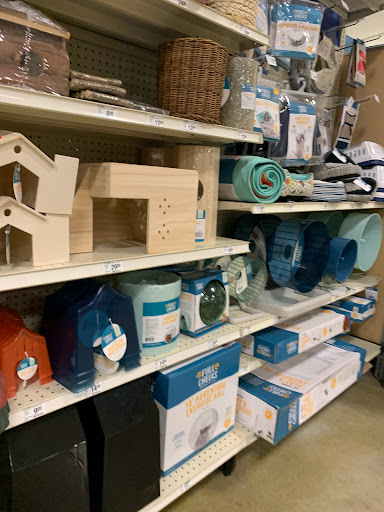 Pet Supply Store «PetSmart», reviews and photos, 20530 E 13 Mile Rd, Roseville, MI 48066, USA