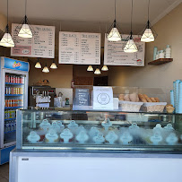 Atmosphère du Restaurant de sundae Les glaces d'Hélène à Saint-Vaast-la-Hougue - n°2