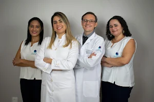 Dra. Natalia Sousa - Dentista - Invisalign - Clareamento Dental - Tratamento de Canal - Aparelho Ortodôntico image