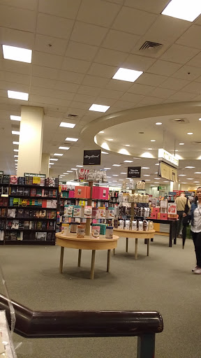 Book Store «Barnes & Noble», reviews and photos, 230 Main St, White Plains, NY 10601, USA