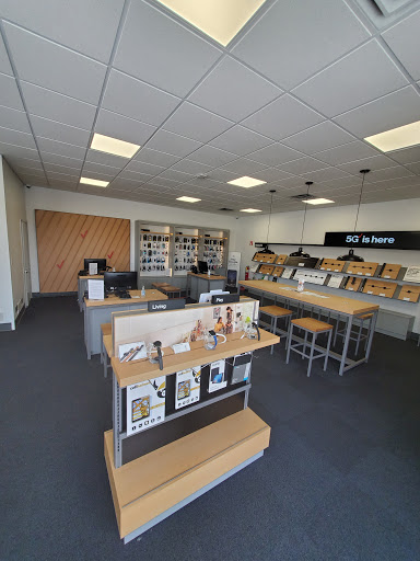 Verizon Authorized Retailer - Wireless Zone, 212 S Main St, Ann Arbor, MI 48104, USA, 