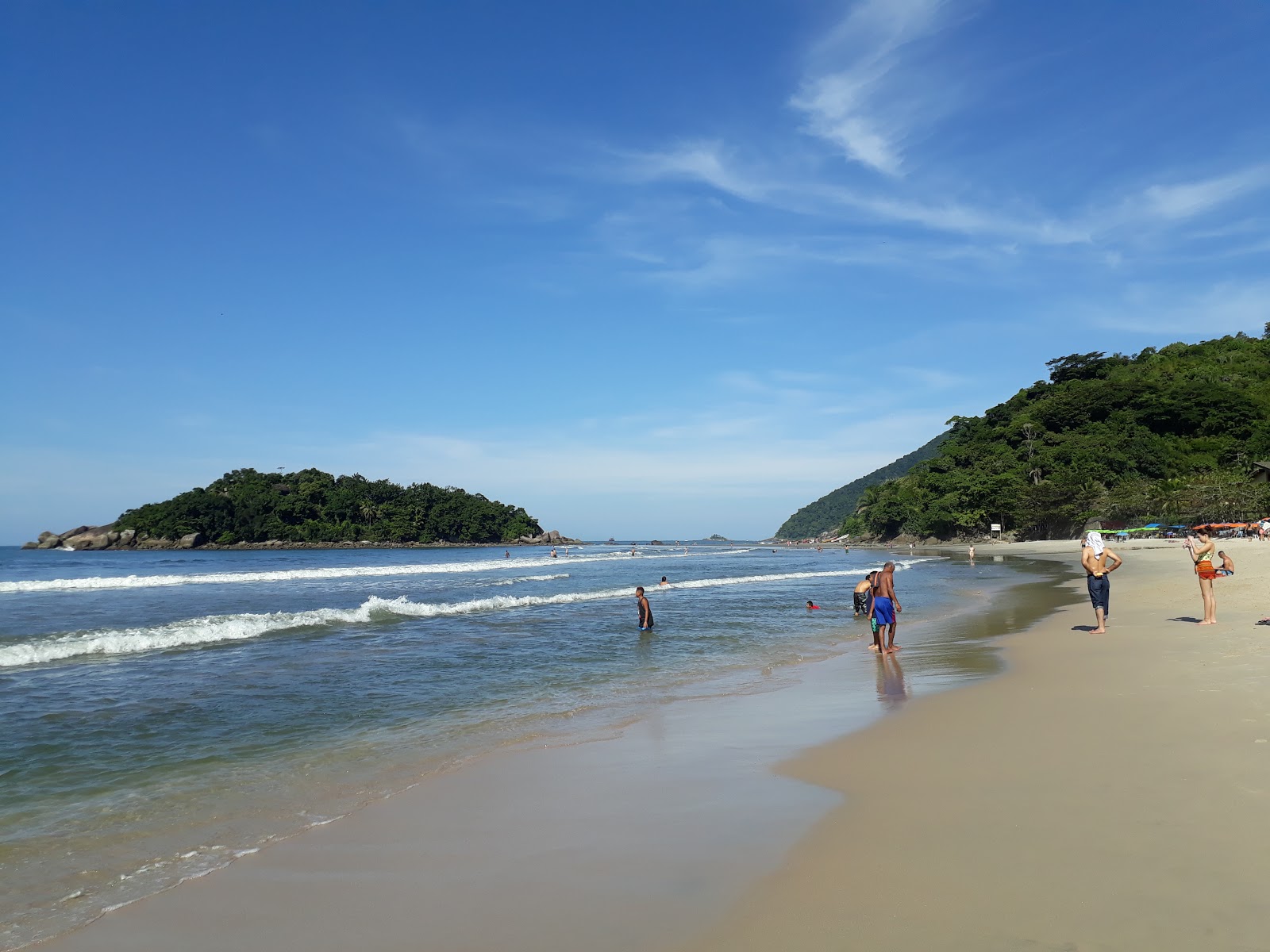 Fotografie cu Plaja Albă - locul popular printre cunoscătorii de relaxare