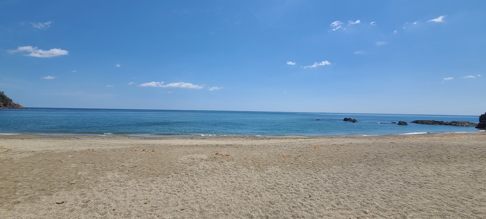 Foto van Nagok Beach met grijze fijne kiezelsteen oppervlakte