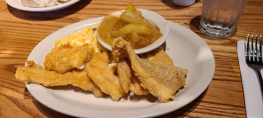 American Restaurant «Cracker Barrel Old Country Store», reviews and photos, 901 Veterans Memorial Pkwy, St Charles, MO 63303, USA