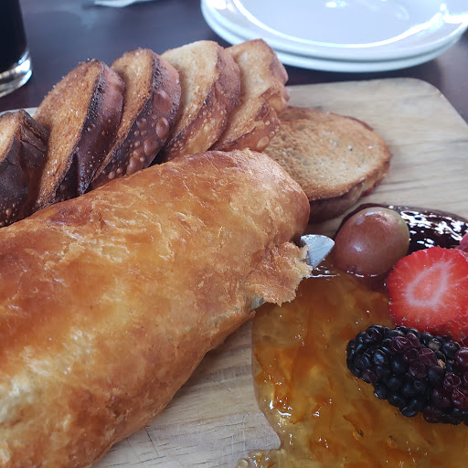 American Restaurant «Monterey Court», reviews and photos, 505 W Miracle Mile, Tucson, AZ 85705, USA