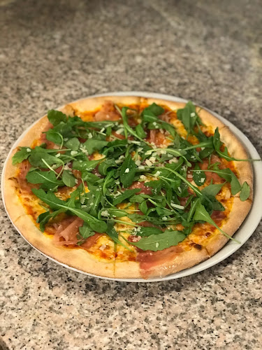 Kommentare und Rezensionen über Mercato Pizza Kurier, Delikatessen + Takeout