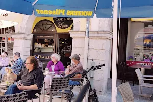 Café & Bar Lavi image