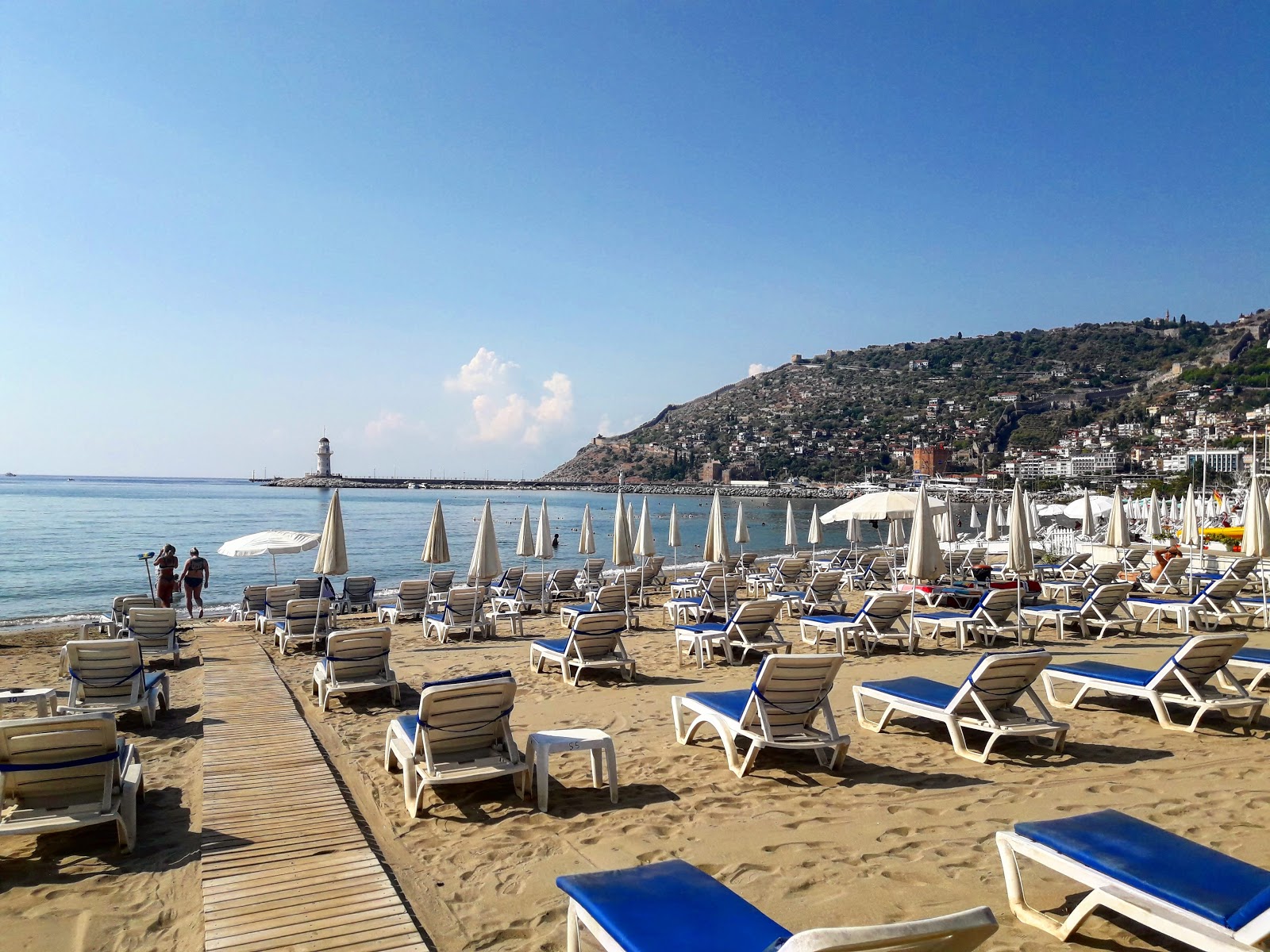 Fotografija Galip Dere beach z rjavi pesek površino