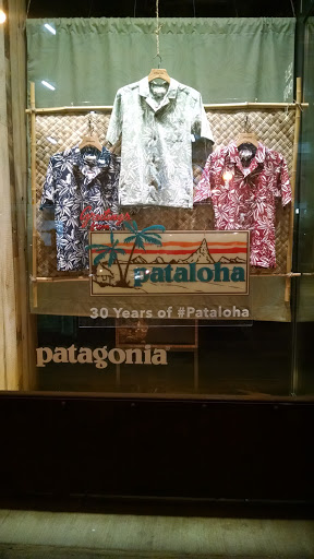 Clothing Store «Patagonia Chicago The Magnificent Mile®», reviews and photos, 48 E Walton St, Chicago, IL 60611, USA