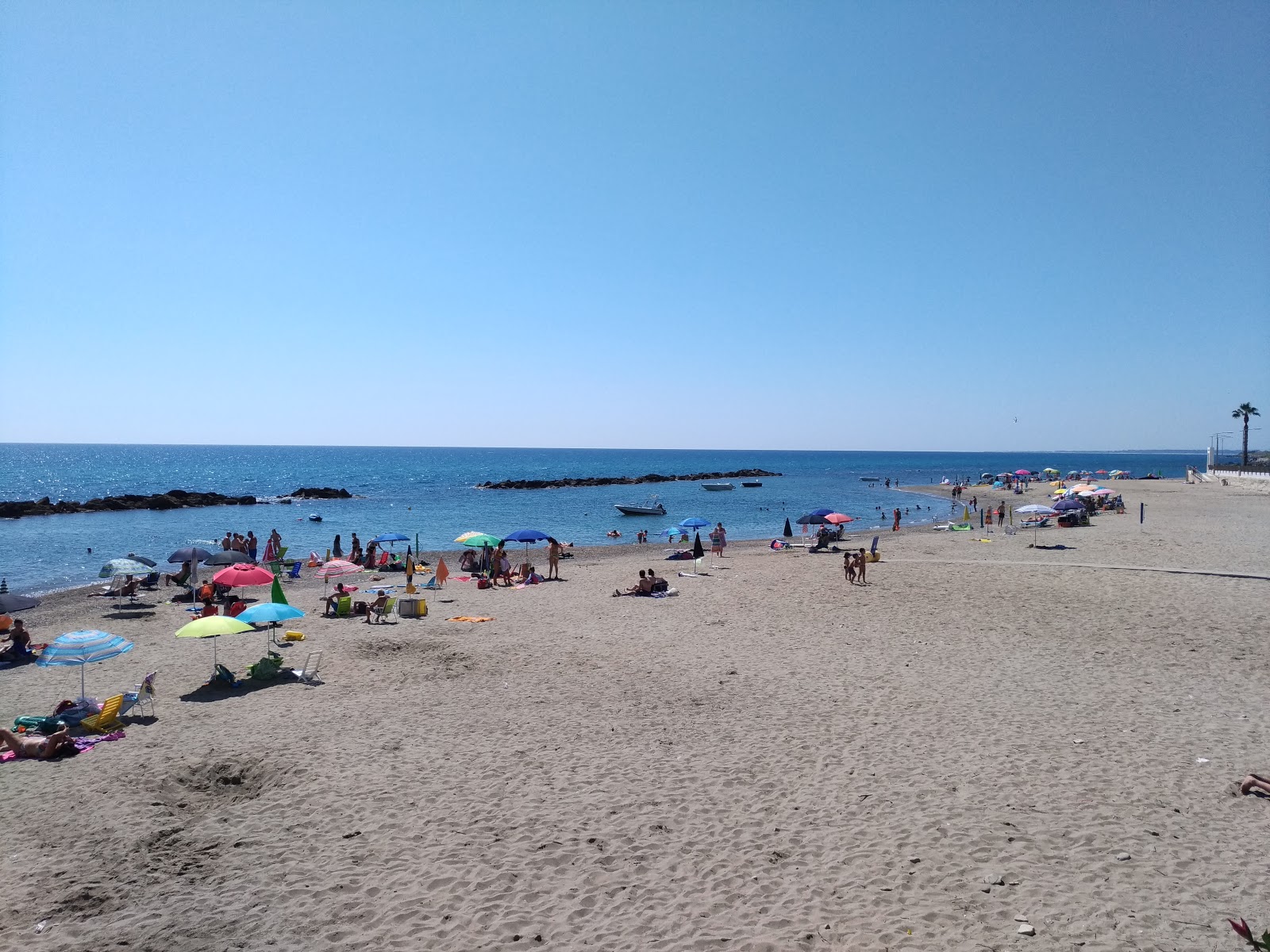 Φωτογραφία του Za Mari beach με φωτεινή λεπτή άμμο επιφάνεια