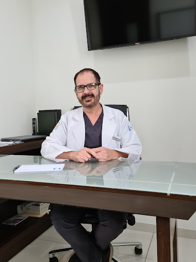 Dr. José Manuel Árias Mora, Otorrinolaringólogo