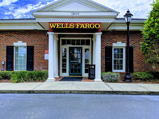 Shopping Mall «Lake Village Shopping MallKitchengaets», reviews and photos, 10601 US-441, Leesburg, FL 34788, USA