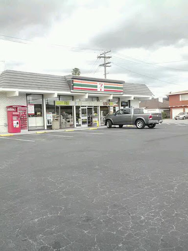 7-Eleven, 975 Rollins Rd, Burlingame, CA 94010, USA, 