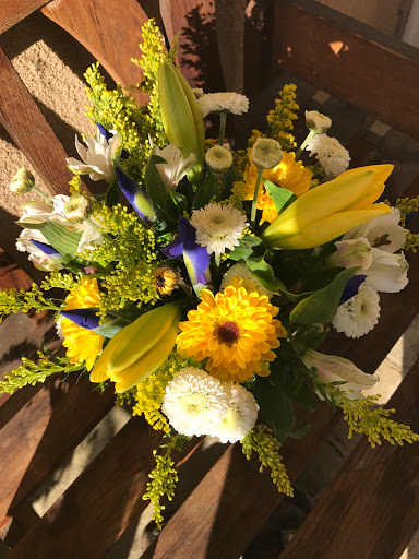 Beauty Salon «La Nana salon & flowers», reviews and photos, 4224 Park Blvd, Oakland, CA 94602, USA