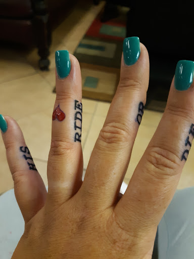 Tattoo Shop «Cross Roads Tattoo and Piercing», reviews and photos, 2070 Texas Ave, Bridge City, TX 77611, USA