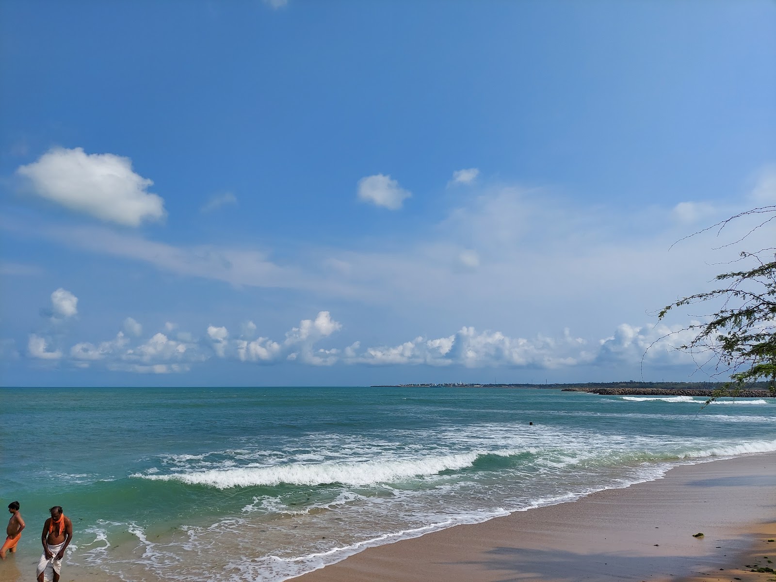 Φωτογραφία του Amanakkanvilai Beach με τυρκουάζ νερό επιφάνεια