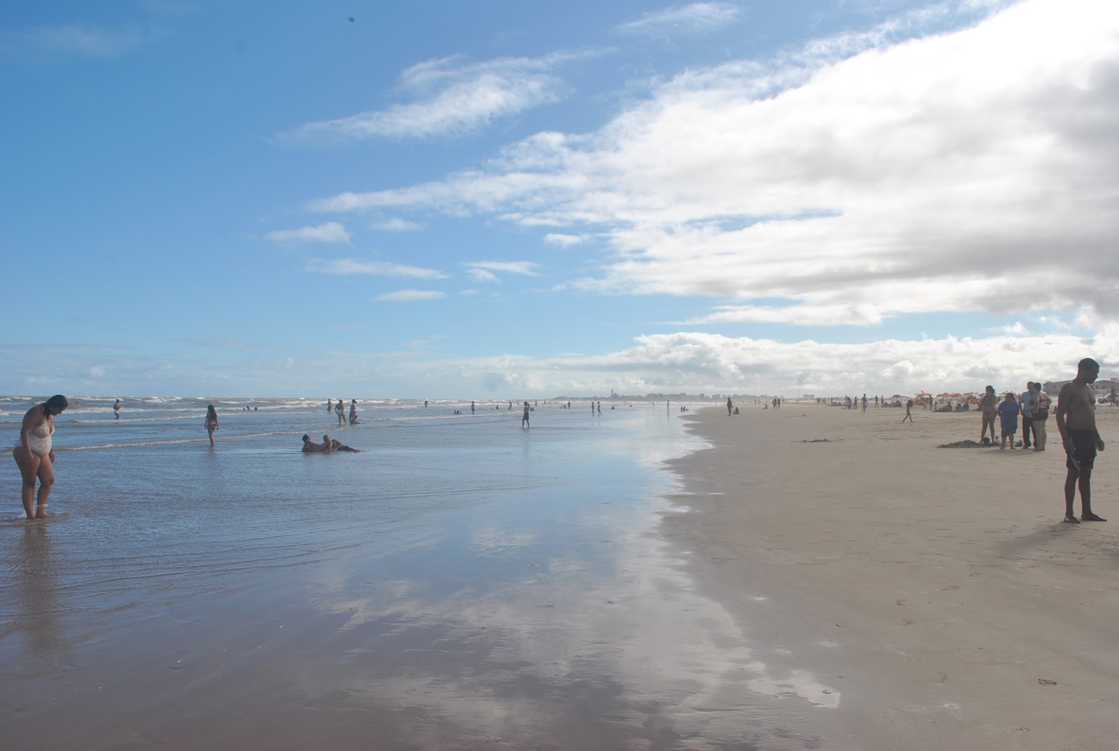 Foto von Praia de Atalaia Nova mit beiger sand Oberfläche