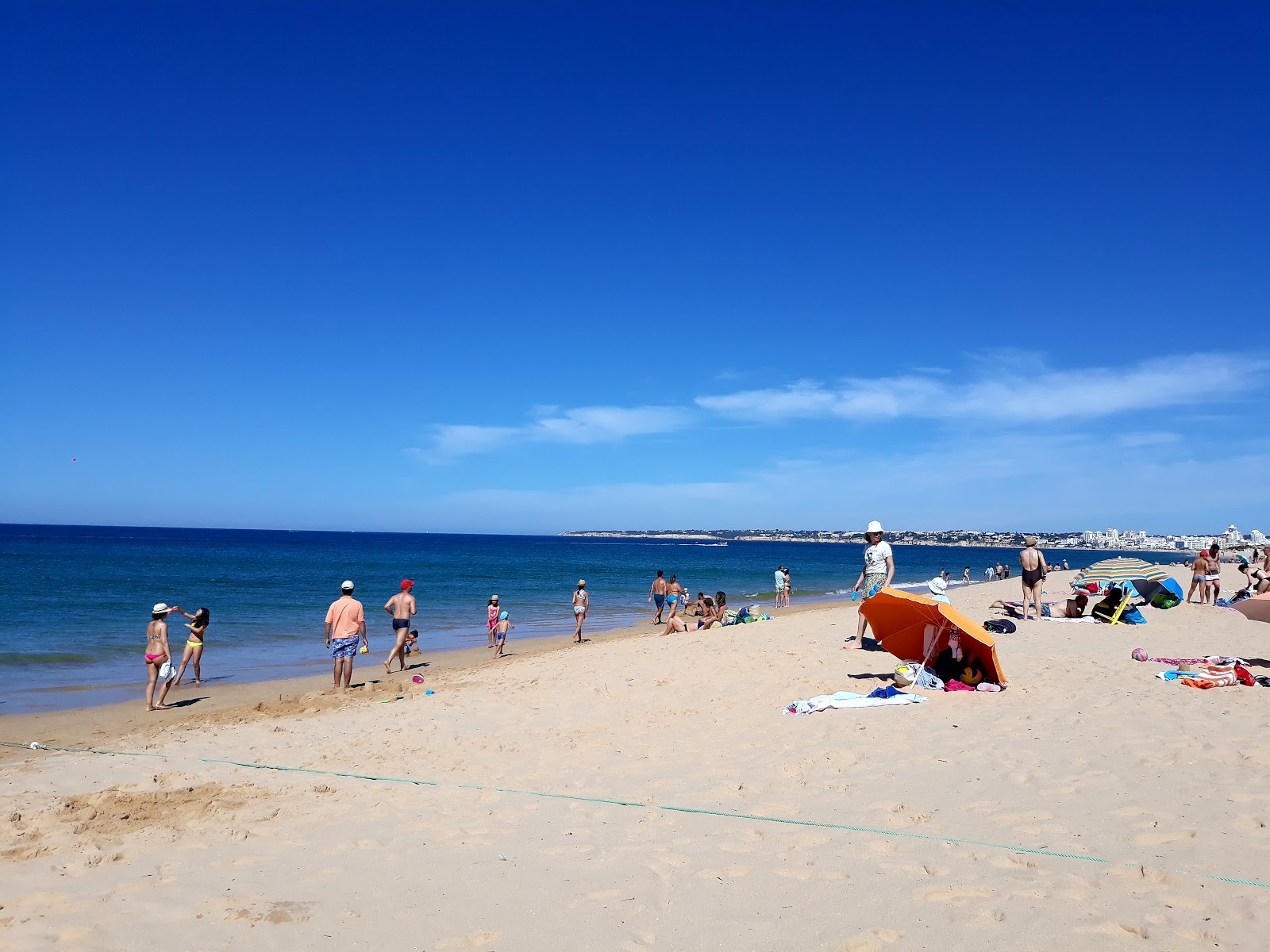 Φωτογραφία του Praia dos Salgados με επίπεδο καθαριότητας πολύ καθαρό