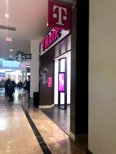 Cell Phone Store «T-Mobile», reviews and photos, 400 Commons Way #2045, Bridgewater, NJ 08807, USA