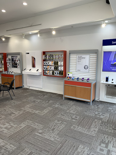 Cell Phone Store «Verizon Authorized Retailer - A Wireless», reviews and photos, 4732 Commons Way Suite G, Calabasas, CA 91302, USA