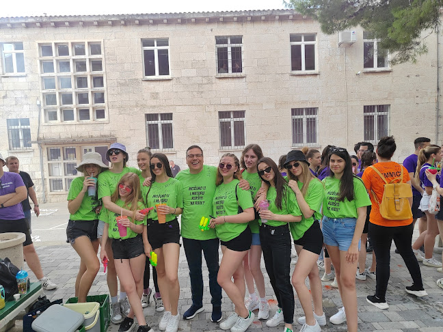 Recenzije Dubrovačka privatna gimnazija u Dubrovnik - Škola