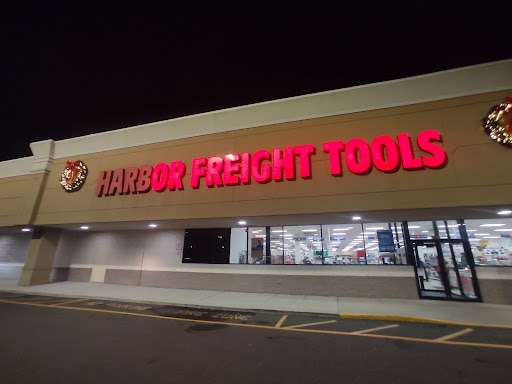 Hardware Store «Harbor Freight Tools», reviews and photos, 1851 Sunrise Hwy #12, Bay Shore, NY 11706, USA