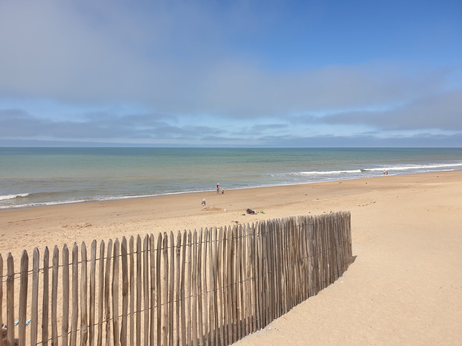 Foto di Paree Preneau beach con una superficie del sabbia beige