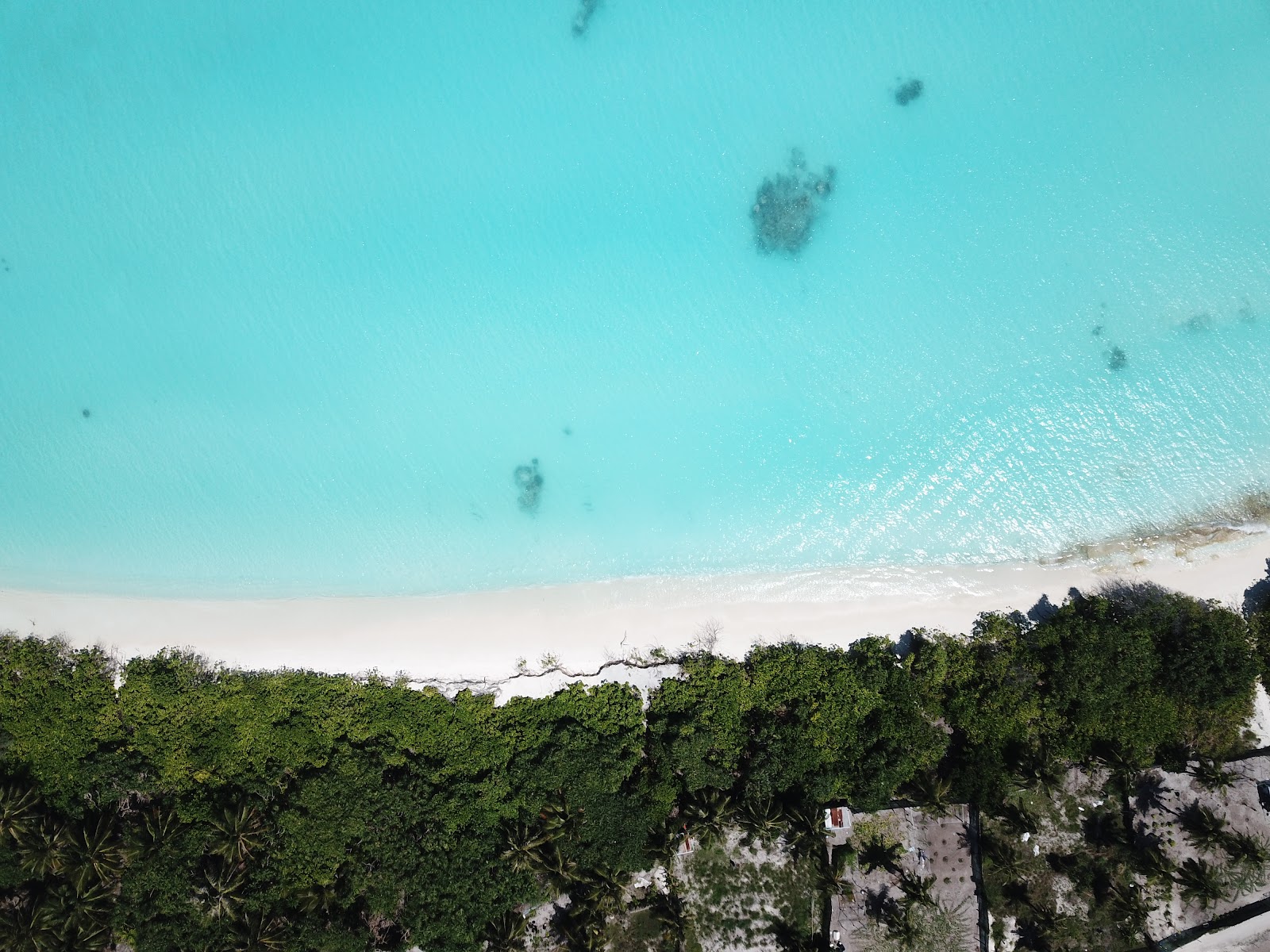 Photo de White Sandy Beach - endroit populaire parmi les connaisseurs de la détente