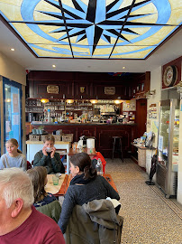 Atmosphère du Restaurant français La Taverne à Lion-sur-Mer - n°2