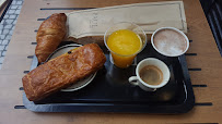 Croissant du Restaurant servant le petit-déjeuner PAUL à Paris - n°6